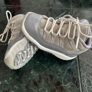 Jordan 11 cool grey miss Sixers 6c.Soles are still clear, no scratches/wrinkles.